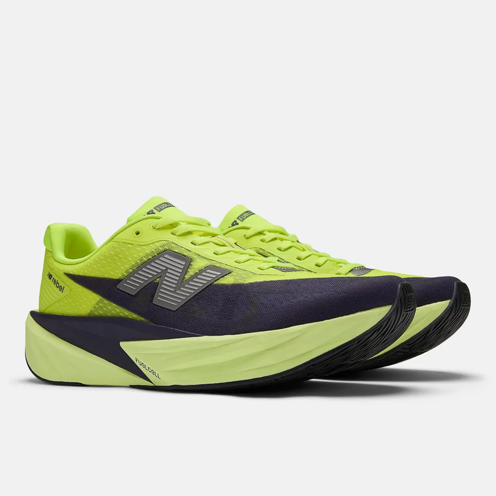 Tênis New Balance FuelCell Rebel v5 de perfil baixo e leve, ideal para corredores de performance que buscam velocidade e baixo tempo nos 5km.