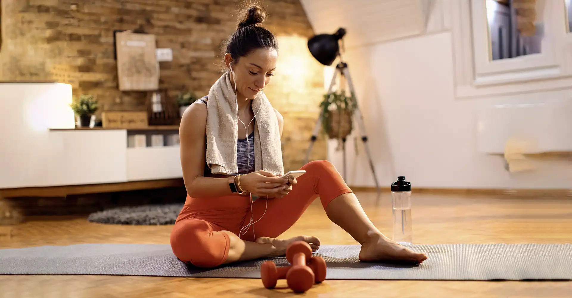Melhores apps de treino grátis 2026 para treinar em casa ou academia