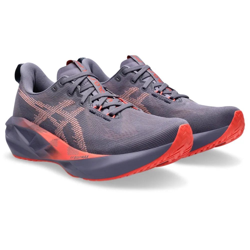 Tênis ASICS Novablast 5 com entressola alta e tecnológica, recomendado para máximo conforto e amortecimento em treinos diários e rodagens de 5km.