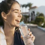 Qual a quantidade de água por peso que devo tomar? Calculadora online