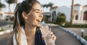 Saiba qual a quantidade de água por peso que você deve tomar com a nossa calculadora de água